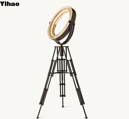 acheter La lampe de sol réglable de cuivre LED de luxe de la ferme de Yihao avec 3500K de lumière blanche chaude pour le salon et l'hôtel fabrication en ligne