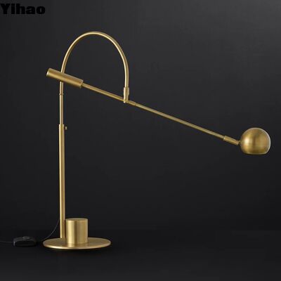 acheter Lampe de bureau LED à corps de cuivre moderne Yihao classique avec 2700K de lumière blanche chaude et base E14 pour la décoration intérieure fabrication en ligne