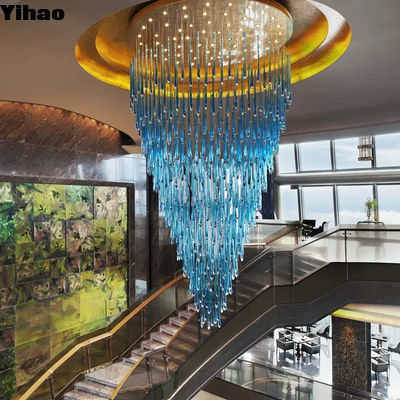 Chandelier monté sur le plafond du hall de l'hôtel pour les pendentifs d'hôtel