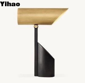 150 degrés pivots vers le haut tubes en laiton massif lampes de table pour le salon