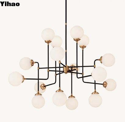 Chandelier en laiton classique avec compatibilité avec les ampoules E27 et design élégant