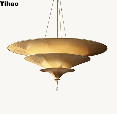 Chandelier RH de conception classique avec direction vers le bas