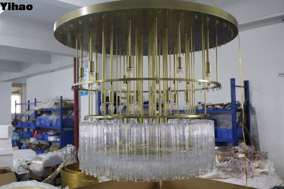 Chandelier de cristal en laiton pour décoration 140 cm x 95 cm x 70 cm