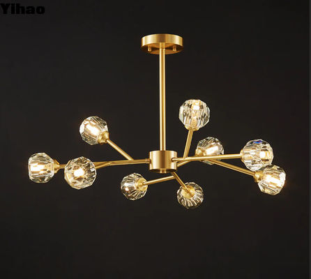 Élégante lustre en laiton en cristal pour espaces intérieurs