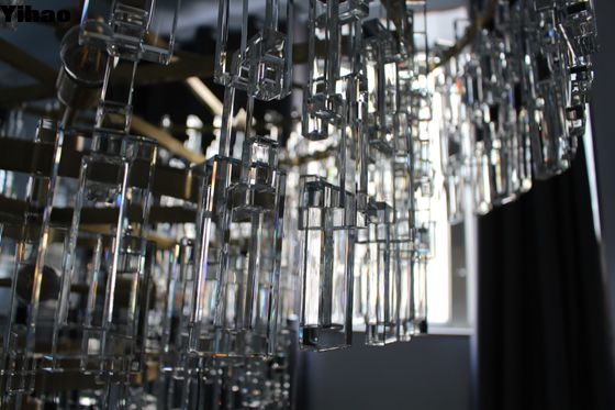 Chandelier rond à niveaux personnalisés Chandelier de cristal de 152 cm avec finition en laiton