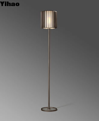 Yihao DUVERNOIS Lampe de sol en laiton réglable de hauteur avec base d'ampoule E12 pour éclairage de bureau moderne