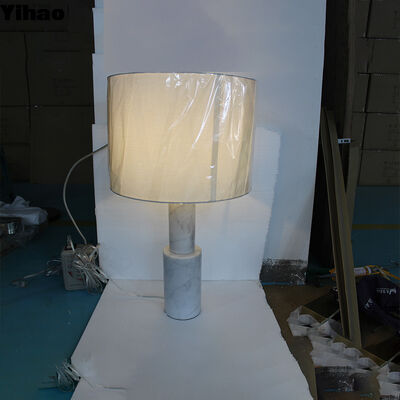 Lampe de bureau LED moderne à corps de cuivre avec soins oculaires