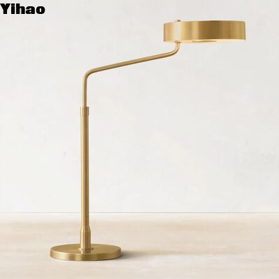 Lampe de table à base de cuivre classique moderne Yihao avec emballage personnalisé et base d'ampoule E26 pour salon et chambre à coucher