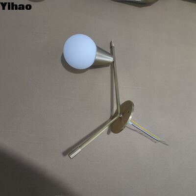 Lampe murale en cuivre de style industriel avec lumière blanche chaude de 2700K pour salons modernes